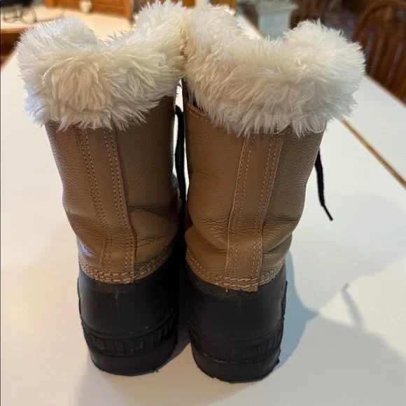 Sorel Tan and Black Boots with Faux Fur - Picture 6 of 8